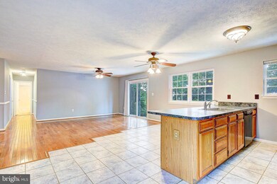 25977 Shenandoah Dr, Mechanicsville, MD 20659 - photo 2