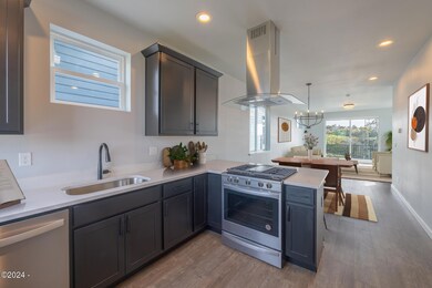 425 NW 5th Street, Newport, OR 97365-05