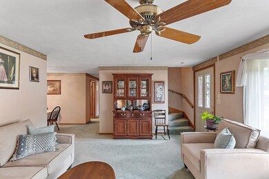 66 Castlewood Dr, Billerica, MA 01821 - photo 4