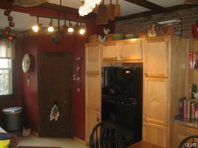 330 N 8th St, Allentown, PA 18102 - photo 6