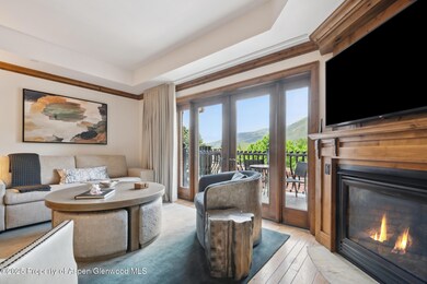 15BLivingRoomFireplace