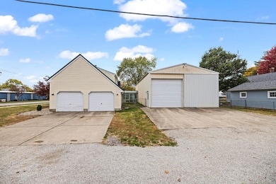525 N Main St, Sullivan, IL 61951 - photo 4