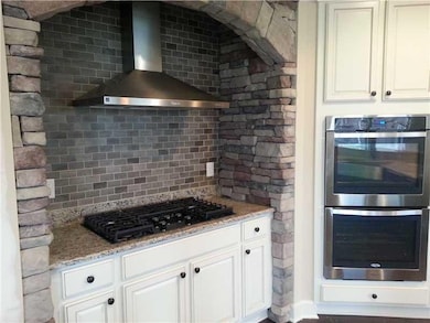 Kitchen. Something you would only expect to see in the most expensive homes..and it s all yours!