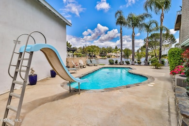 aFront and Side Yard6