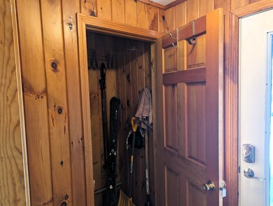 12 Green Ridge Rd unit 4, Lincoln, NH 03251 - photo 4