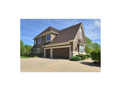 Side Entry 3 Car Garage
