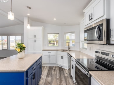 570 N 10th Ave unit 2, Cornelius, OR 97113 - photo 6