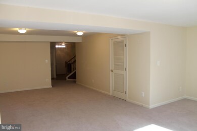 2544 Banshire Dr, Herndon, VA 20171 - photo 3