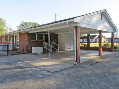413 E Quinn St - Carport 1