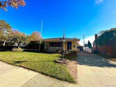 114 Lyons Dr, Troy, MI 48083 - photo 2