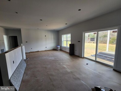 117 Mickey Mantle Ct, Berkeley Springs, WV 25411 - photo 7