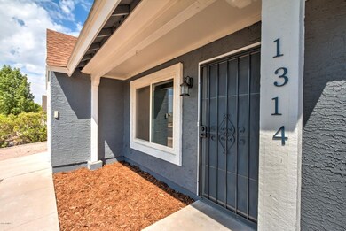 1314 E Utopia Rd-4