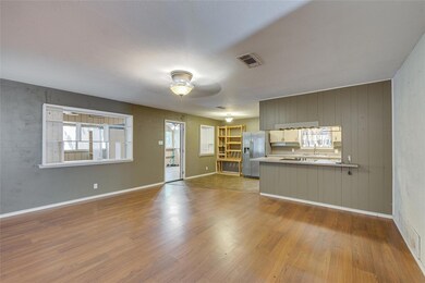 508 E Redbud Dr, Hurst, TX 76053 - photo 4