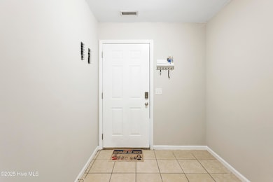123 Lincoln Place Cir foyer