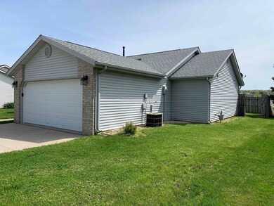 1021 Abbey Ln, Bluffton, IN 46714 - photo 2