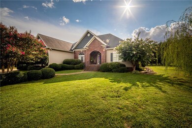 103 Ashe Court front yard.