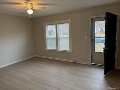 18810 Roscommon St, Harper Woods, MI 48225 - photo 4