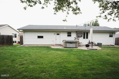 1404 7th Ave SW, Jamestown, ND 58401 - photo 6