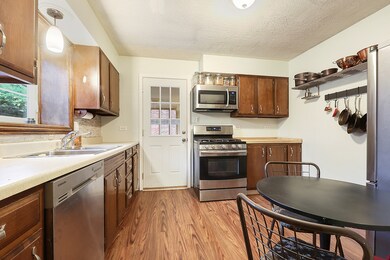 18434 Clyde Rd, Homewood, IL 60430 - photo 4