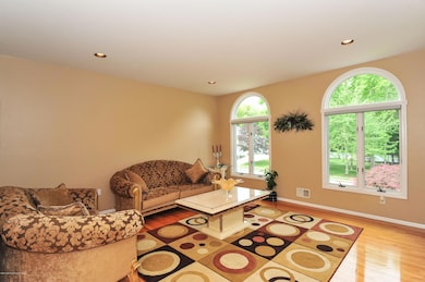 23 Bluffs Ct, Morganville, NJ 07751 - photo 4