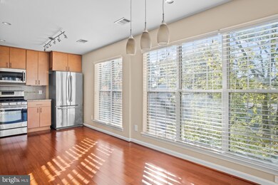 8211 Crossbrook Ct unit 202, Lorton, VA 22079 - photo 7