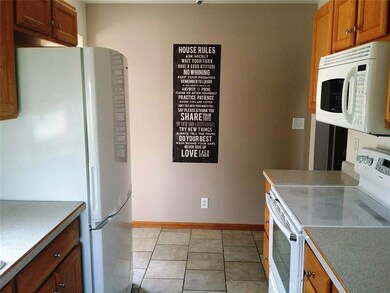 1801 8th Ave SW, Cedar Rapids, IA 52404 - photo 2