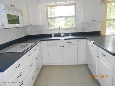 1056 Parkridge Cir W, Jacksonville, FL 32211 - photo 5