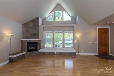 2392 NW Hosmer Lake Dr, Bend, OR 97701 - photo 3