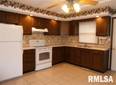 1815 N Logan St, Lincoln, IL 62656 - photo 2
