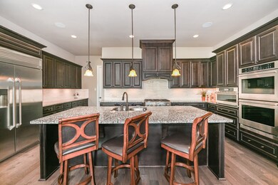 Large Island with Breakfast Bar