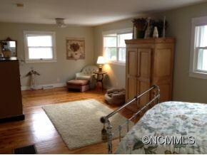Master bedroom w/ 2 closets