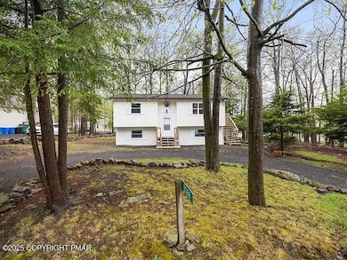 8066 Red Squirrel Dr, Tobyhanna, PA 18466 - photo 2