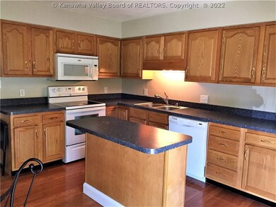 245 Pine Cir, Dunbar, WV 25064 - photo 6