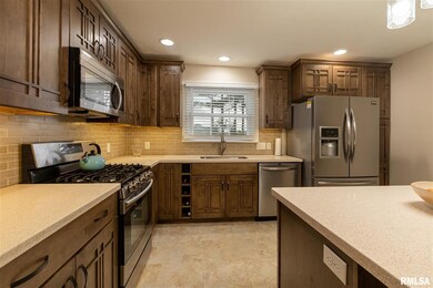 306 St Marys Dr, Harrisburg, IL 62946 - photo 7