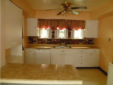 111 Milton St, Aliquippa, PA 15001 - photo 6