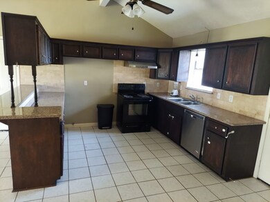 6122 Sharondale St, Pearland, TX 77584 - photo 4