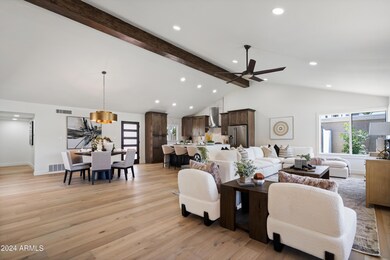 05-Entry & Living Room_Dining