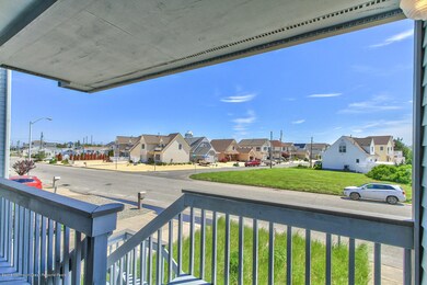 1444 Bayview Ave Listing 9872-large-003-