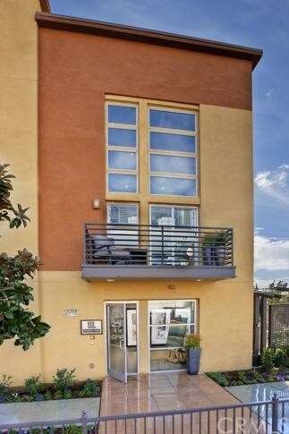 1540 W Artesia Square unit D, Gardena, CA 90248 - photo 2