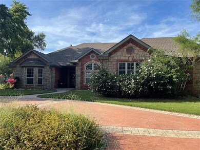 105 Elmwood Cir, Elk City, OK 73644 - photo 2