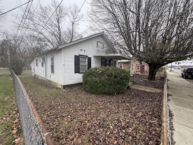 121 Sylvis St, Dickson, TN 37055 - photo 3