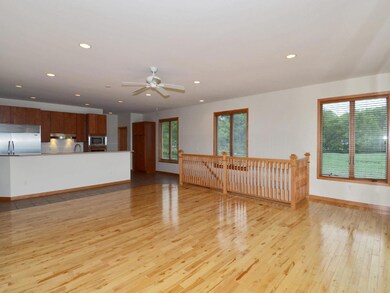 6103 Whalen Rd, Fitchburg, WI 53593 - photo 4