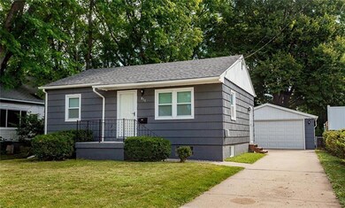 811 E 21st Ct, Des Moines, IA 50317 - photo 2