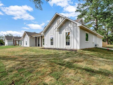 227 E Lakewood St, Nacogdoches, TX 75965 - photo 3