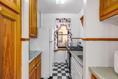 251 Seaman Ave unit 2H, New York, NY 10034 - photo 7