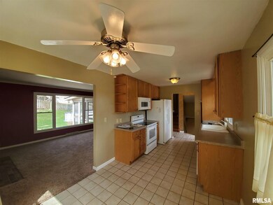 1728 Monterey Ct, Bettendorf, IA 52722 - photo 2