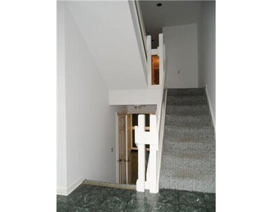 Entry/Foyer.