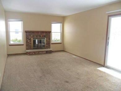 1040 Fox Run Ln, Algonquin, IL 60102 - photo 5