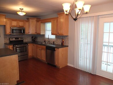 1521 Hilton Dr, Akron, OH 44313 - photo 3