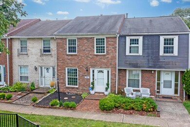 581 Dlyn St unit 11, Columbus, OH 43228 - photo 2